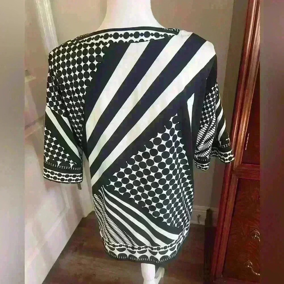 Liz Claiborne small (oversized) blouse. NWOT. Excellent condition. Wrinkle free - Picture 6 of 10